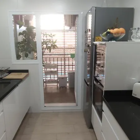 Homestay Se Alquila Muy Luminosa Con Bano Privado En Apartamento Compartido Rincon de la Victoria