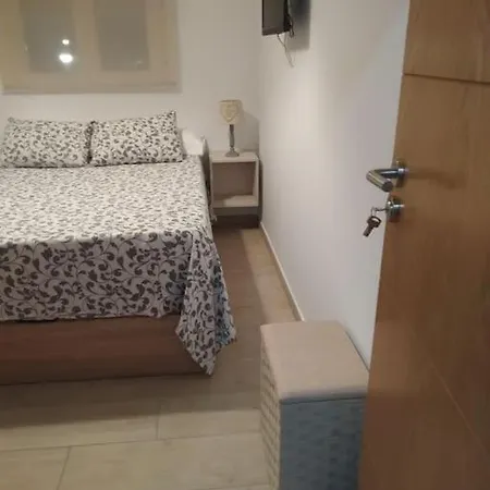 Se Alquila Muy Luminosa Con Bano Privado En Apartamento Compartido Rincon de la Victoria