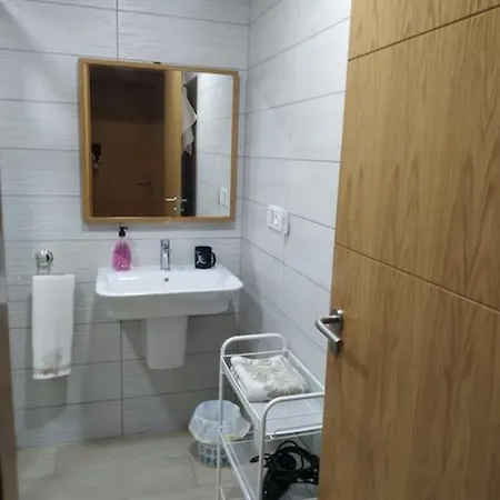 Se Alquila Muy Luminosa Con Bano Privado En Apartamento Compartido Homestay