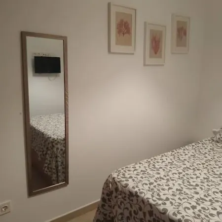 Se Alquila Muy Luminosa Con Bano Privado En Apartamento Compartido Homestay Rincon de la Victoria